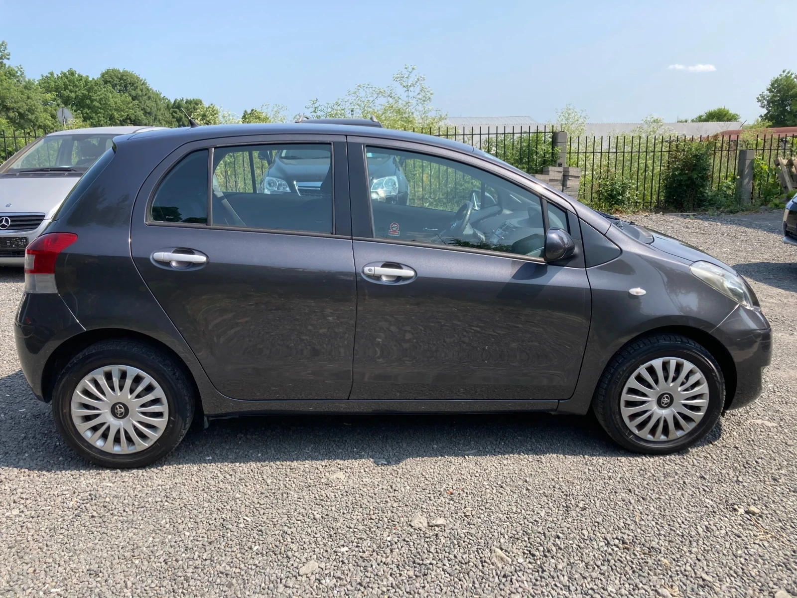 Toyota Yaris 1.3VVT-I - изображение 3