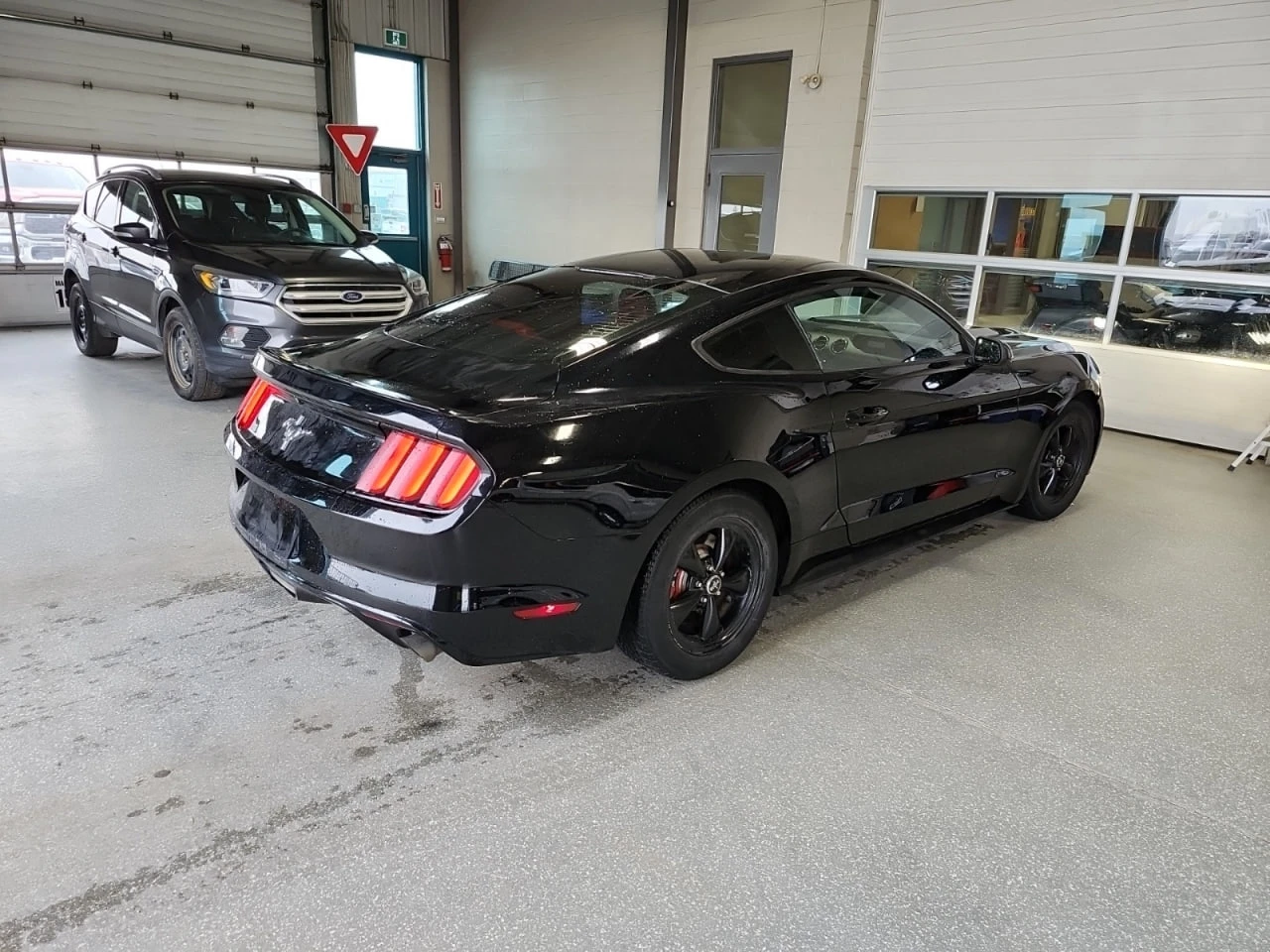 Ford Mustang * CARFAX * АВТО КРЕДИТ * ЦЕНА ДО БГ! - изображение 6