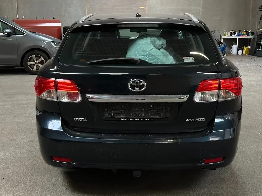 Toyota Avensis 1.8 benzin Automat - изображение 6