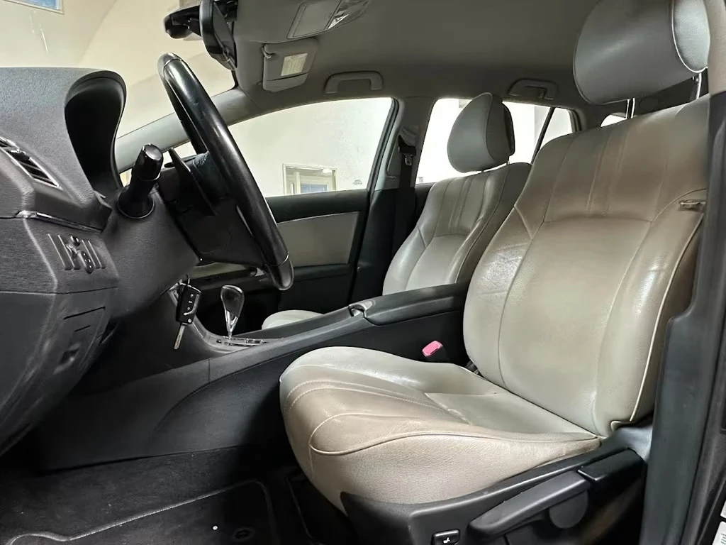 Toyota Avensis 1.8 benzin Automat - изображение 9