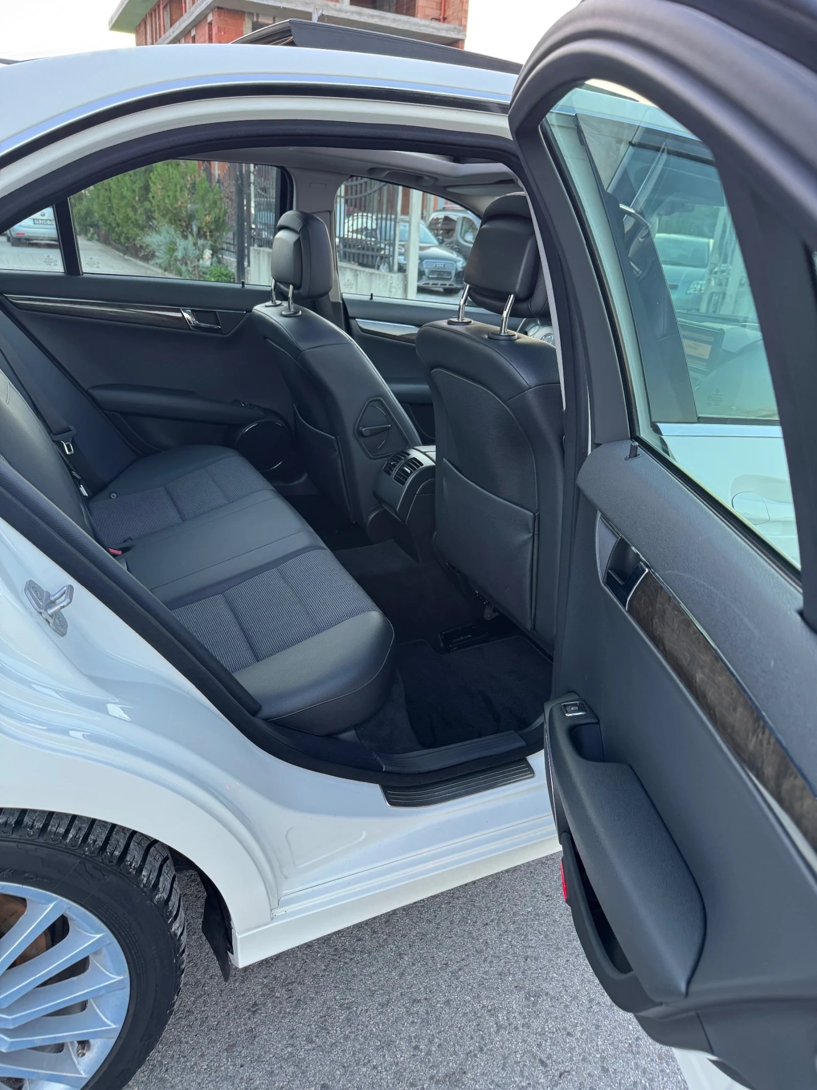 Mercedes-Benz C 180 FULL | Mobile.bg — изображение 15