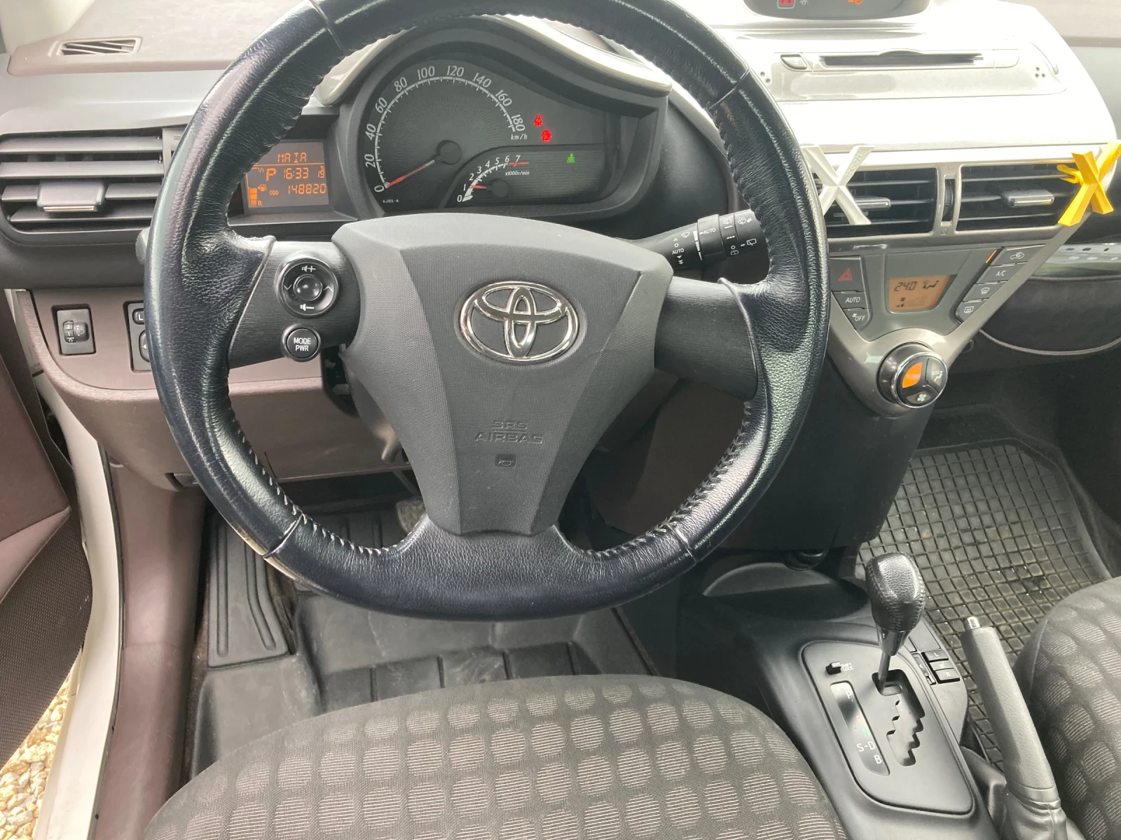 Toyota IQ 1.0Autimat, снимка 8 - Автомобили и джипове - 52463382