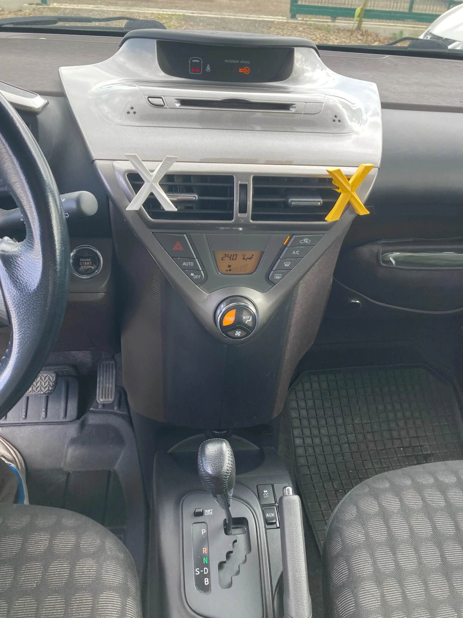 Toyota IQ 1.0Autimat, снимка 16 - Автомобили и джипове - 52463382