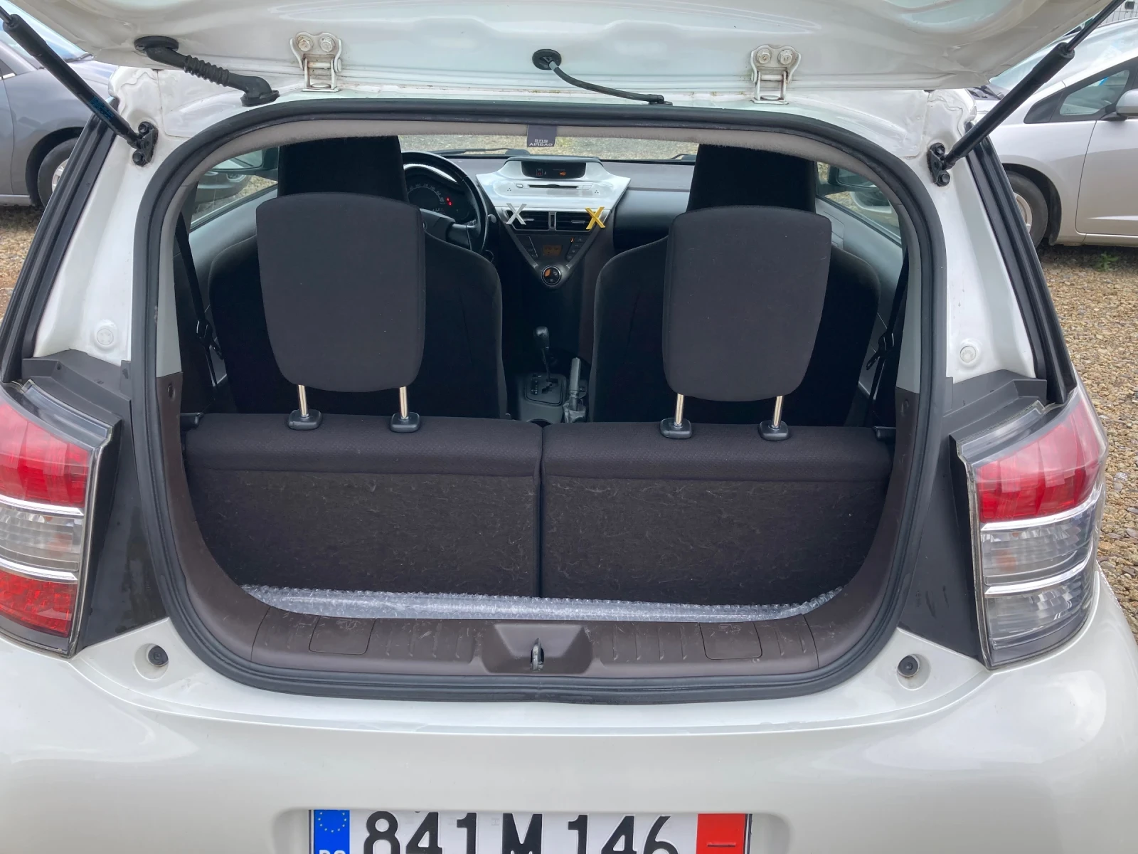 Toyota IQ 1.0Autimat, снимка 10 - Автомобили и джипове - 52463382