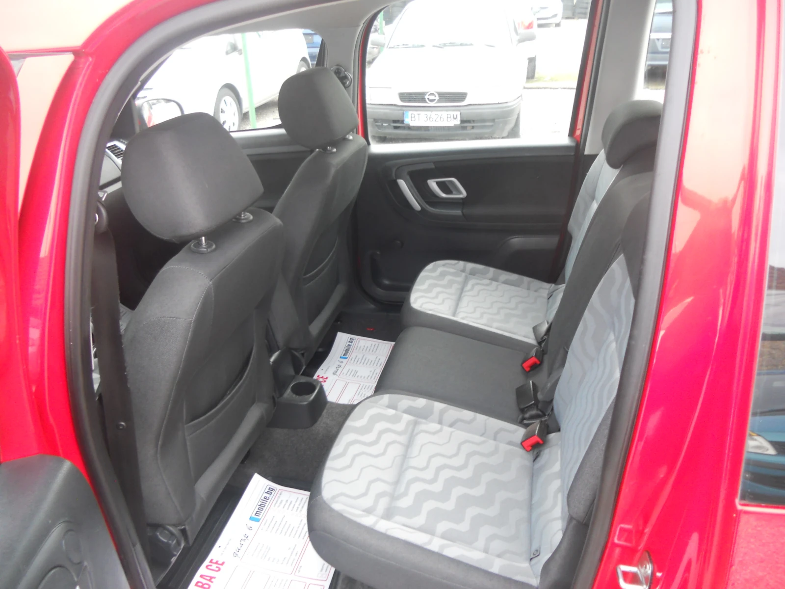 Skoda Roomster 1.2i ЛИЗИНГ!!! РЕАЛНИ КИЛОМЕТРИ+ СЕРВИЗНИ ДОКУМЕНТ - изображение 7