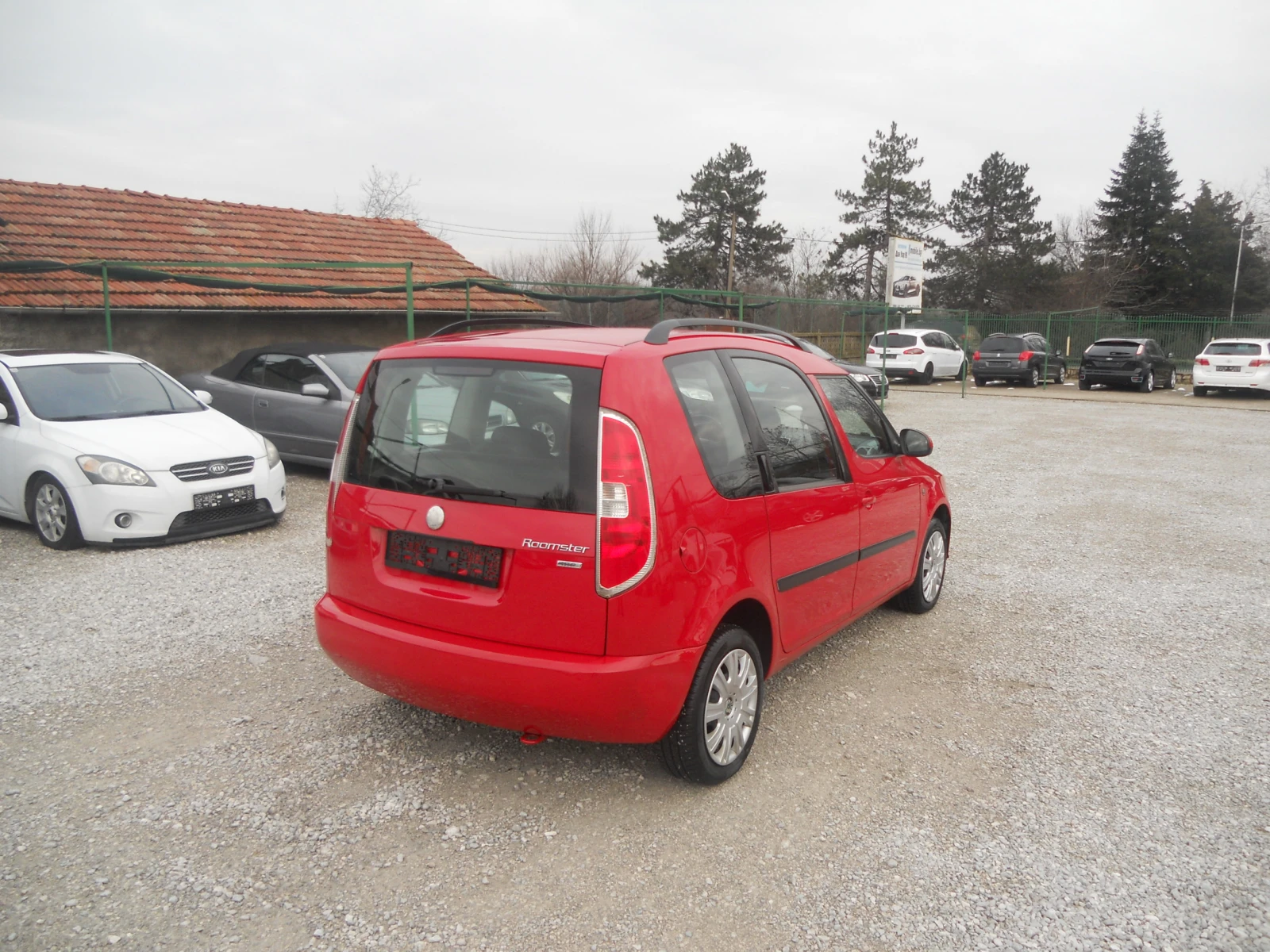 Skoda Roomster 1.2i ЛИЗИНГ!!! РЕАЛНИ КИЛОМЕТРИ+ СЕРВИЗНИ ДОКУМЕНТ - изображение 4