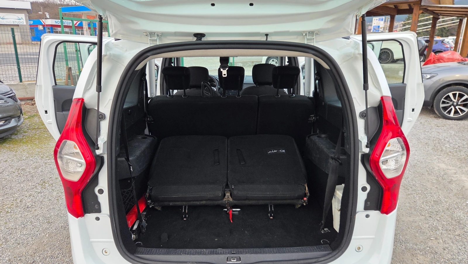 Dacia Lodgy 1.6i ГАЗ.ИНЖ. 6+ 1м., снимка 14 - Автомобили и джипове - 53927552