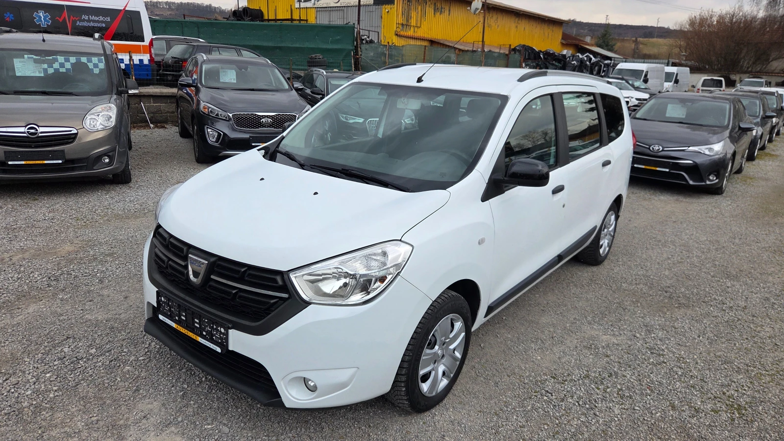 Dacia Lodgy 1.6i ГАЗ.ИНЖ. 6+ 1м.