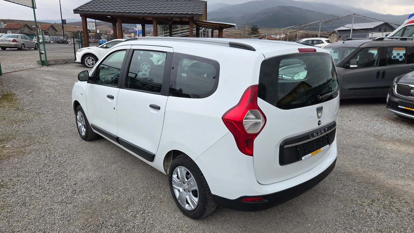 Dacia Lodgy 1.6i ГАЗ.ИНЖ. 6+ 1м., снимка 4 - Автомобили и джипове - 53927552