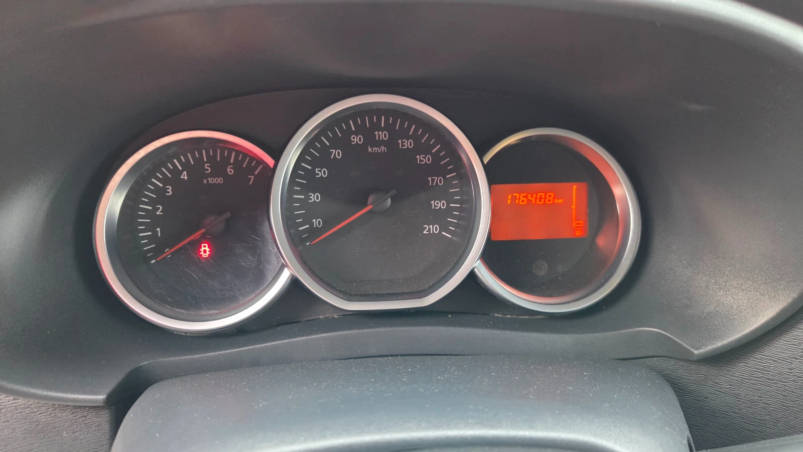 Dacia Lodgy 1.6i ГАЗ.ИНЖ. 6+ 1м., снимка 16 - Автомобили и джипове - 53927552