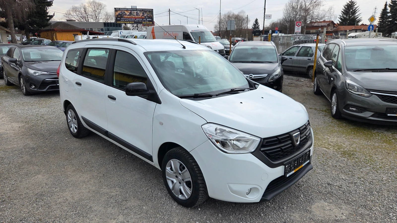 Dacia Lodgy 1.6i ГАЗ.ИНЖ. 6+ 1м., снимка 2 - Автомобили и джипове - 53927552