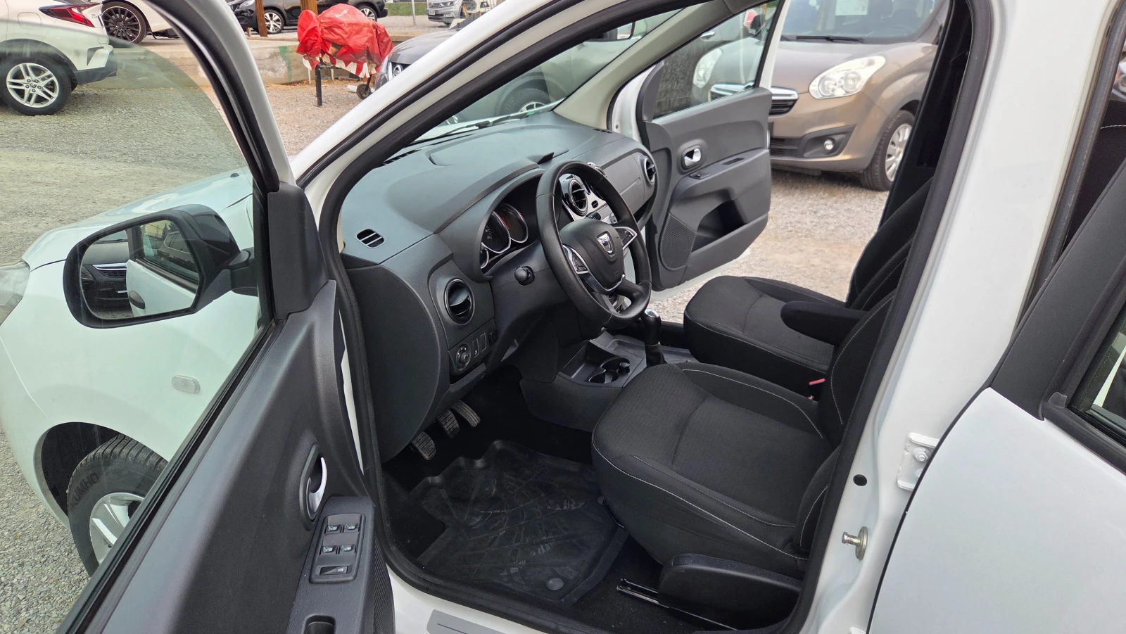 Dacia Lodgy 1.6i ГАЗ.ИНЖ. 6+ 1м., снимка 9 - Автомобили и джипове - 53927552