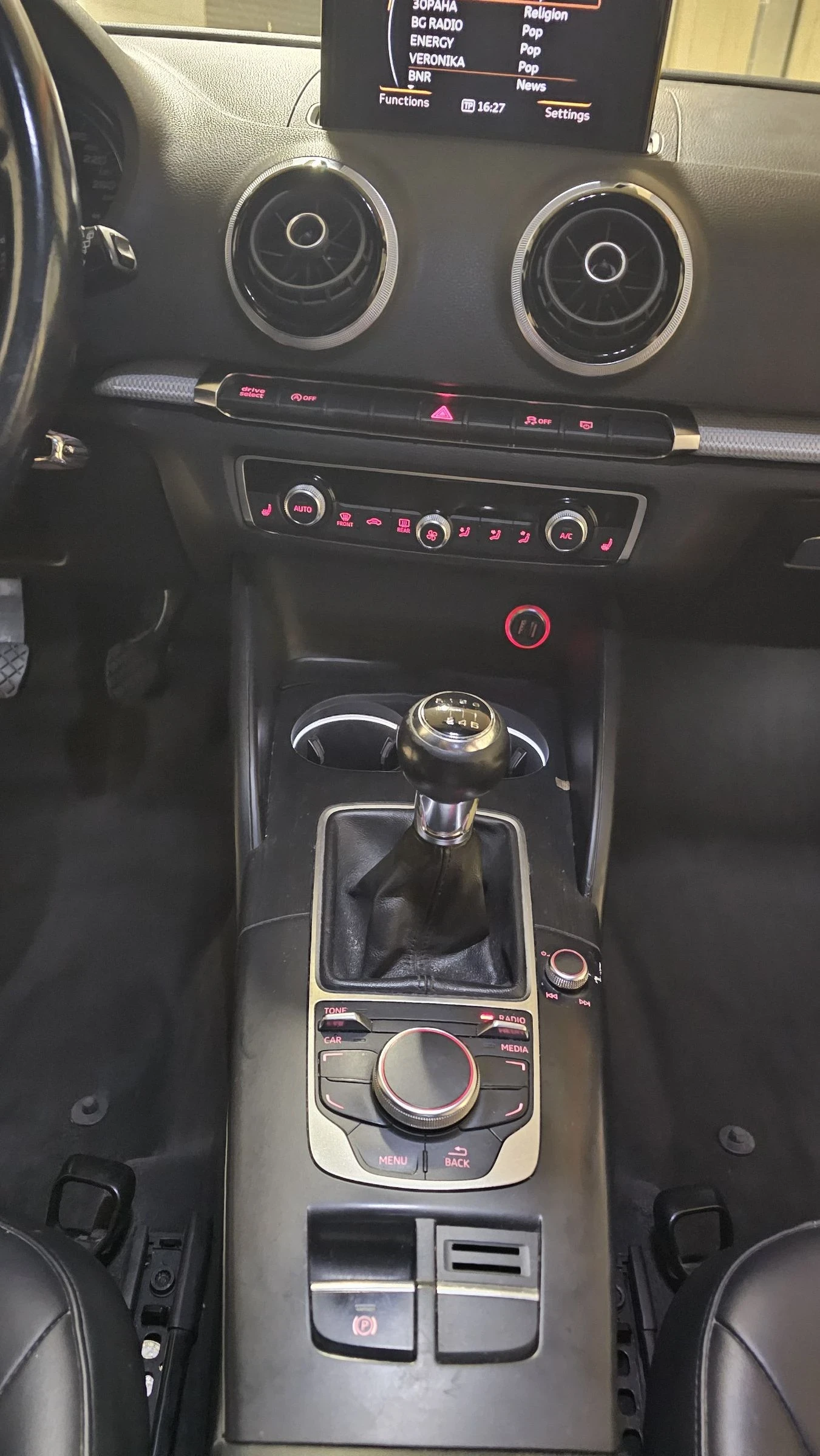 Audi A3 Sportback 1.4 TFSI, снимка 13 - Автомобили и джипове - 54230137