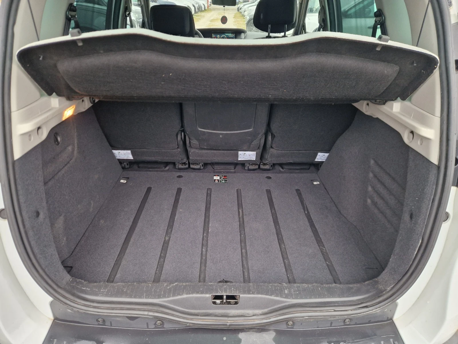 Renault Scenic 1.9 тди /Keyless Go/Регистриран / Лизинг / Бартер , снимка 15 - Автомобили и джипове - 54407045