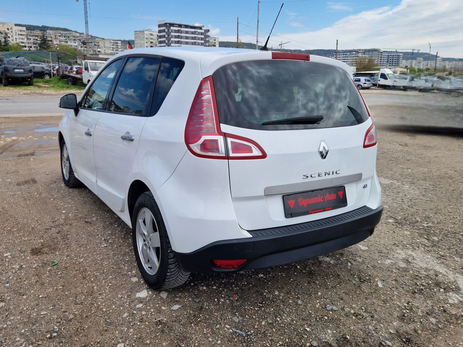 Renault Scenic 1.9 тди /Keyless Go/Регистриран / Лизинг / Бартер , снимка 4 - Автомобили и джипове - 54407045