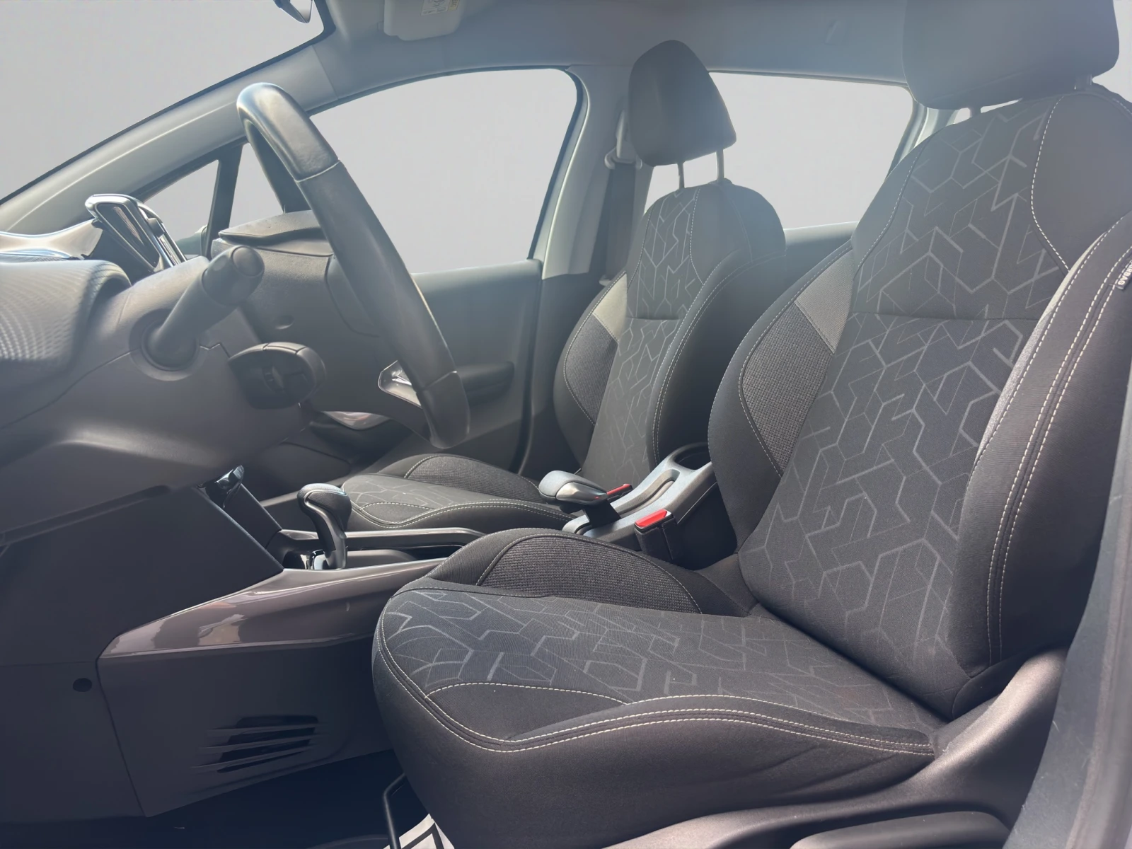 Peugeot 2008 ACTIVE 1.2 e-THP 110 EAT6 STT EURO 6, снимка 10 - Автомобили и джипове - 54500949