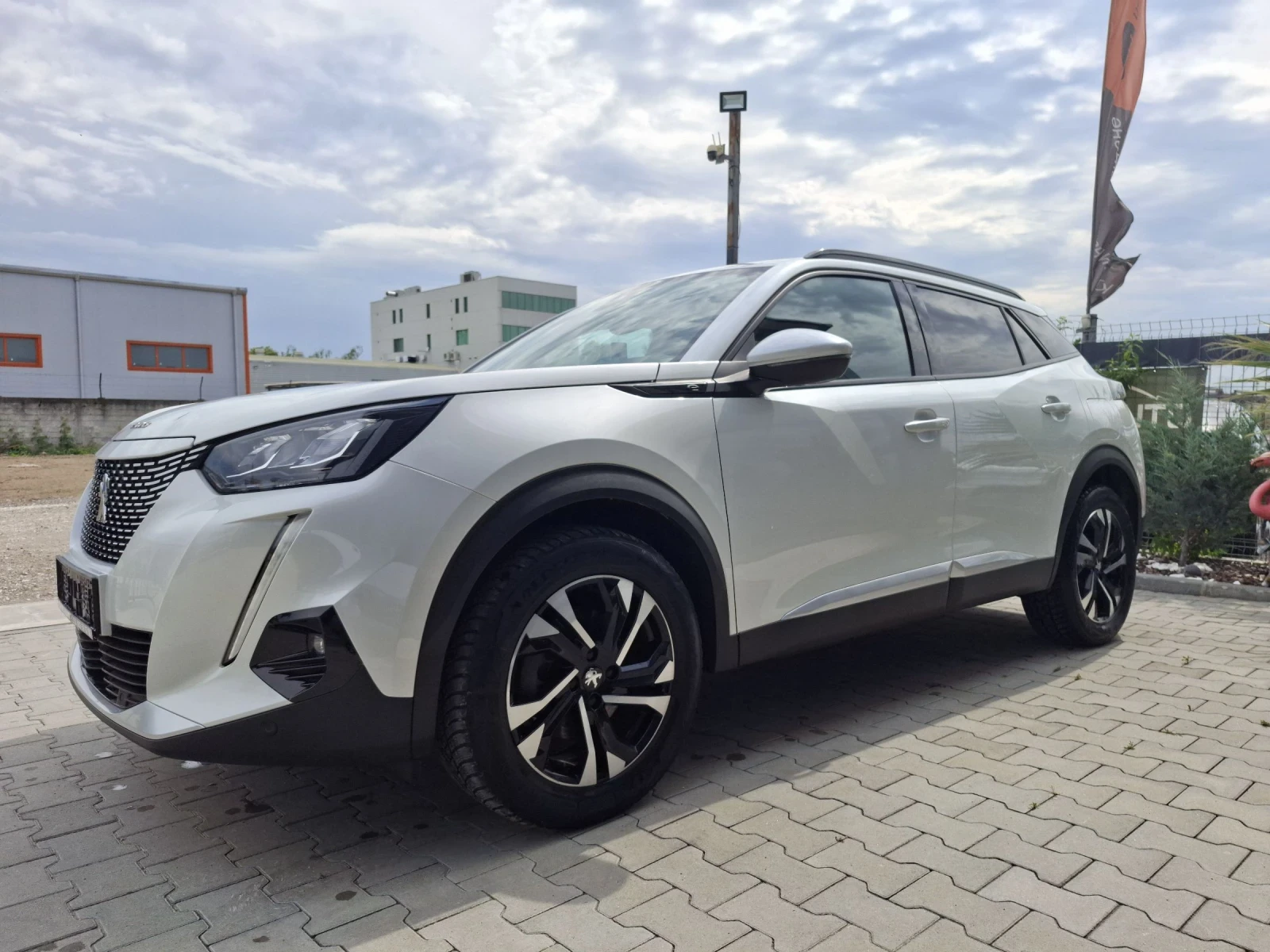 Peugeot 2008 57kw* * , снимка 3 - Автомобили и джипове - 54945342
