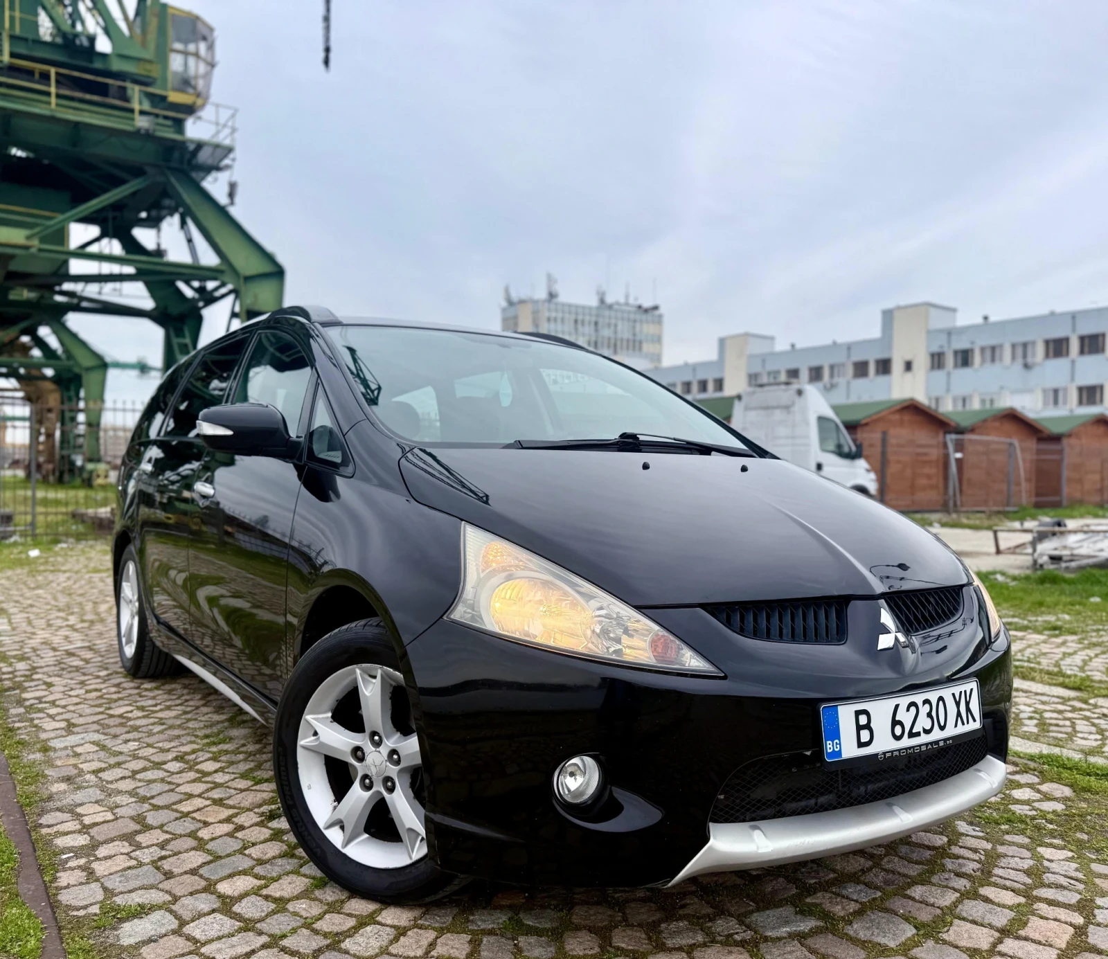 Mitsubishi Grandis Автомат/ 7 местен/ , снимка 2 - Автомобили и джипове - 55698587