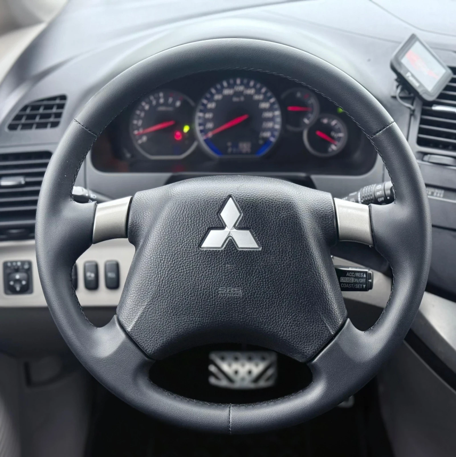 Mitsubishi Grandis Автомат/ 7 местен/ , снимка 7 - Автомобили и джипове - 55698587