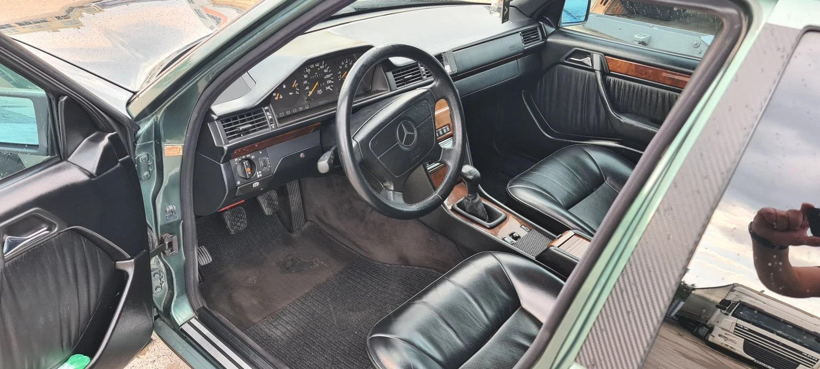 Mercedes-Benz 124 E200, снимка 3 - Автомобили и джипове - 55218539