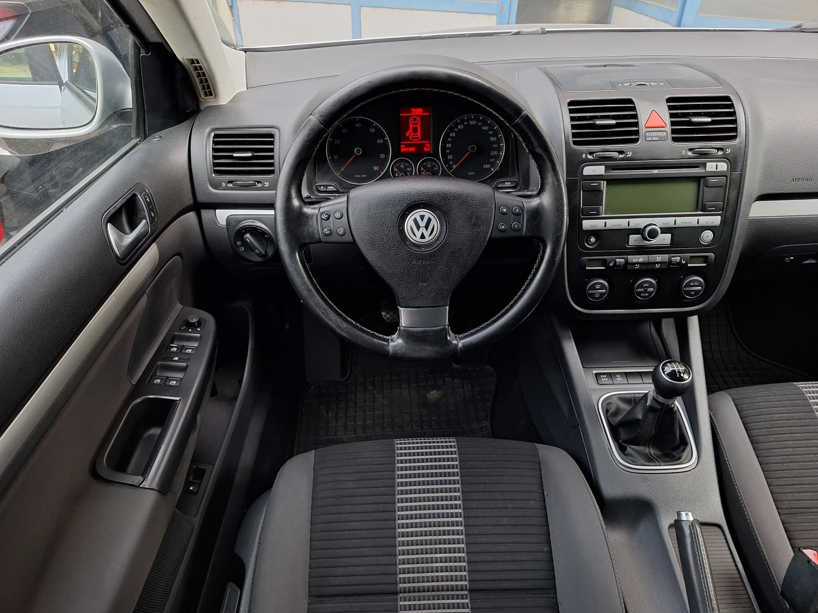 VW Jetta 1.6I 102кс. Eu4/Климатроник/Подгрев/Germany, снимка 9 - Автомобили и джипове - 55879629