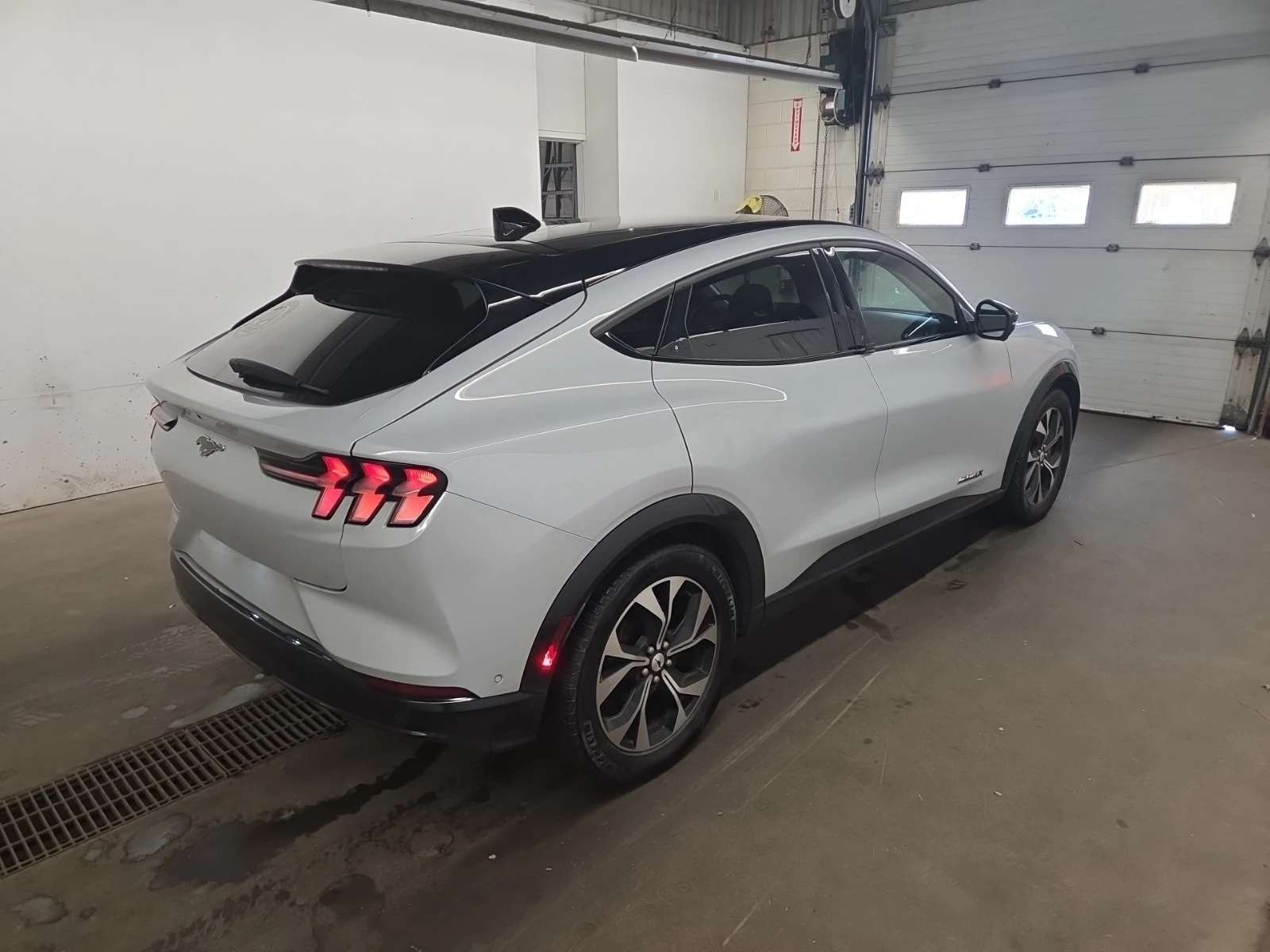 Ford Mustang Mach-E Premium* AWD, снимка 4 - Автомобили и джипове - 56629083