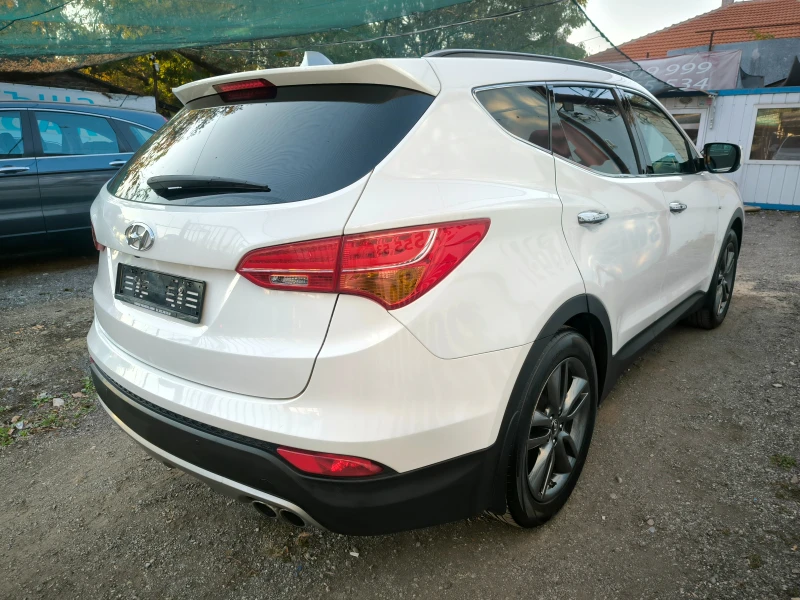 Hyundai Santa fe 2.2CRDI Premium 7 местен Швейцария панорама кейлес, снимка 4 - Автомобили и джипове - 47806914