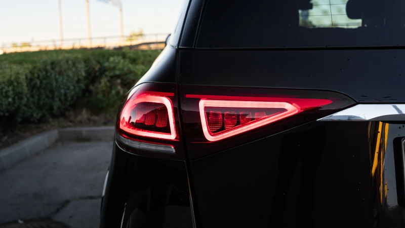 Mercedes-Benz GLE 350 de AMG+ BUR+ NIGH+ PANO+ HUP+ 360, снимка 7 - Автомобили и джипове - 52025314