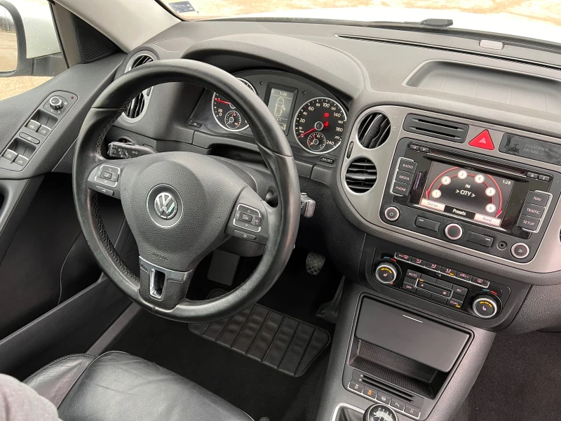 VW Tiguan 2.0Tdi 140 панорама подгрев кожа, снимка 11 - Автомобили и джипове - 53222679