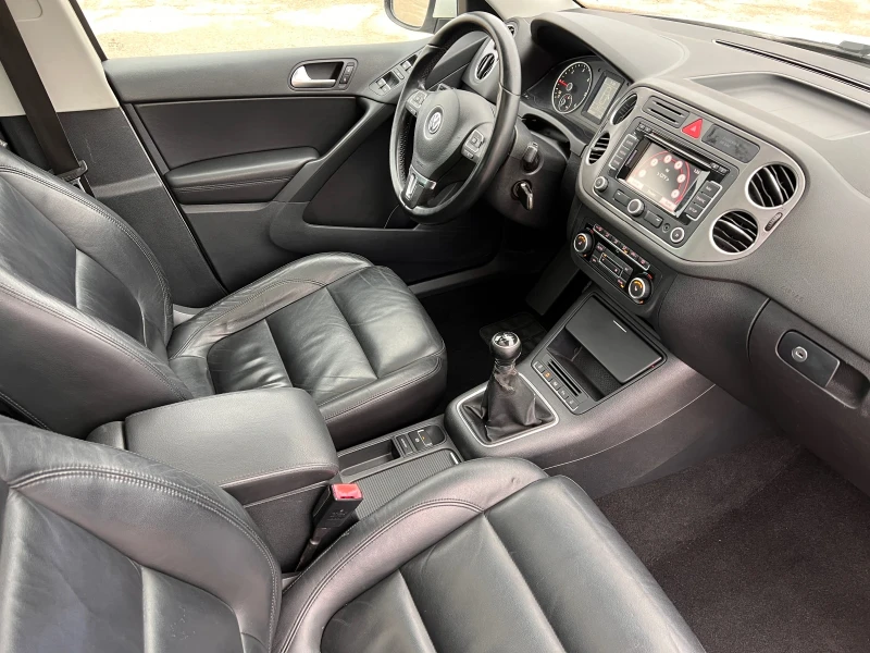 VW Tiguan 2.0Tdi 140 панорама подгрев кожа, снимка 12 - Автомобили и джипове - 53222679
