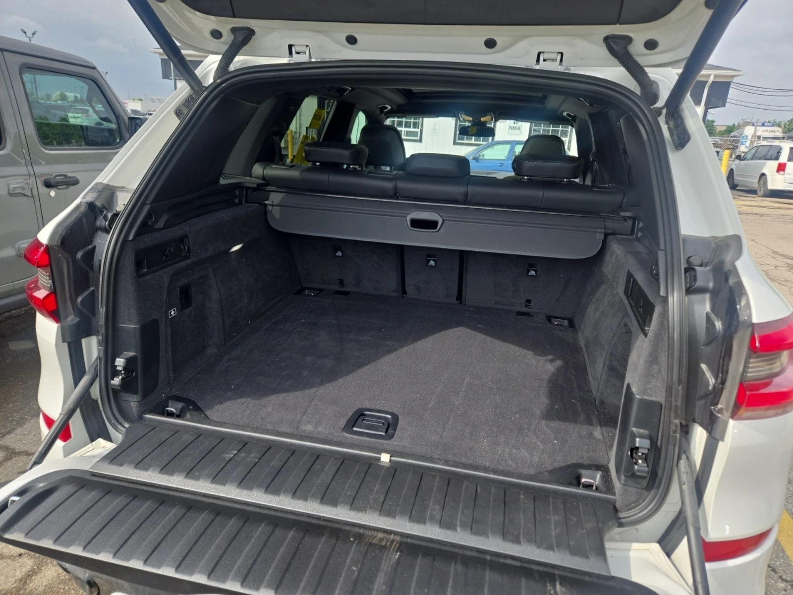 BMW X5 40I * M ПАКЕТ * HEAD UP * ОБДУХВАНЕ * ДИСТРОНИК * , снимка 11 - Автомобили и джипове - 54805096
