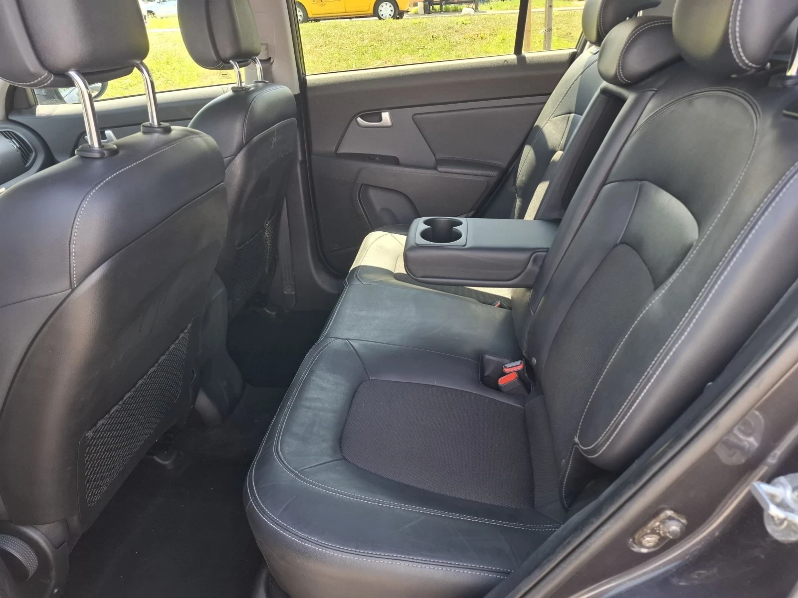 Kia Sportage 2.0, снимка 10 - Автомобили и джипове - 55362418