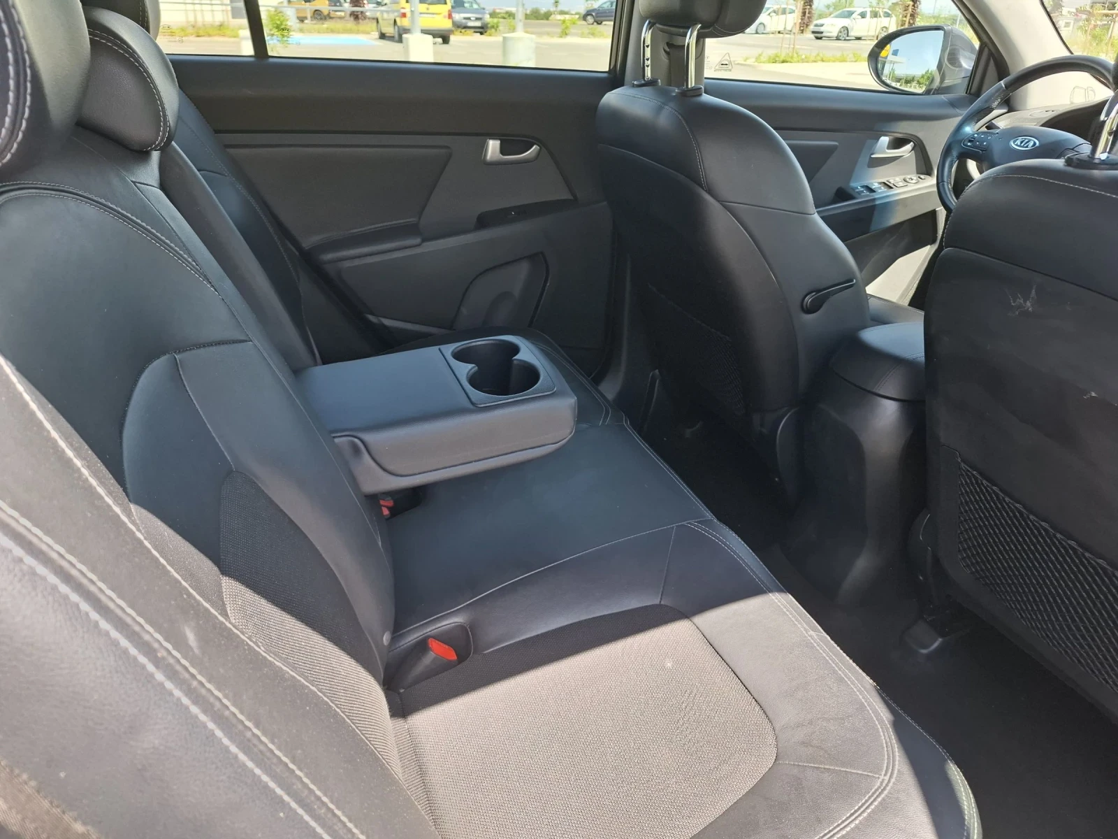Kia Sportage 2.0, снимка 11 - Автомобили и джипове - 55362418