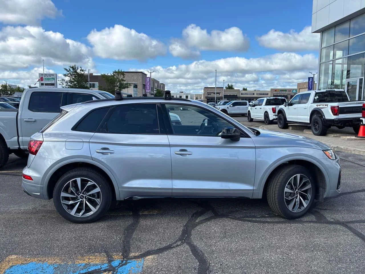 Audi Q5 / DISTRONIC / CARFAX / АВТОКРЕДИТ , снимка 3 - Автомобили и джипове - 55702472