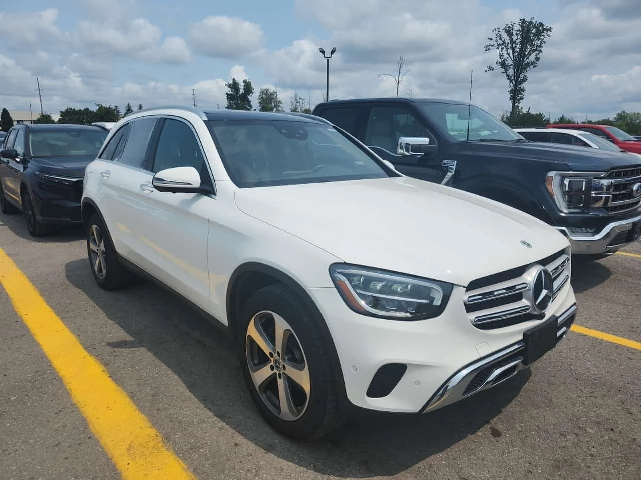 Mercedes-Benz GLC 300 * CARFAX * ПАНОРАМА * АВТОКРЕДИТ * , снимка 2 - Автомобили и джипове - 55781491