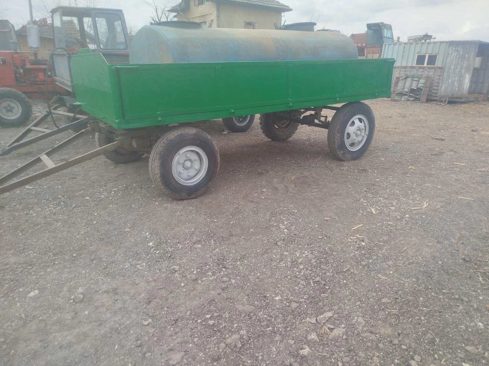 Друг вид Български Бордово ремарке с цистерна 