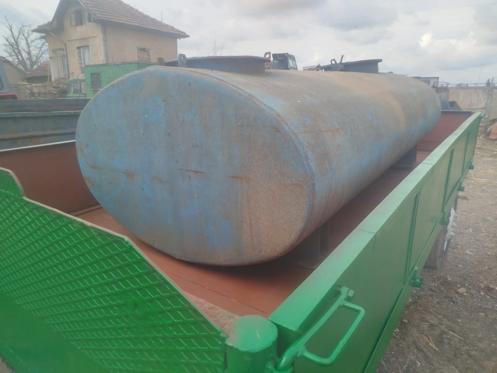 Друг вид Български Бордово ремарке с цистерна , снимка 2 - Селскостопанска техника - 53905541