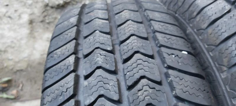 Гуми Зимни 205/65R16, снимка 5 - Гуми и джанти - 35124967