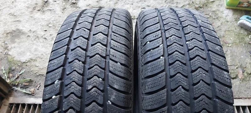 Гуми Зимни 205/65R16, снимка 1 - Гуми и джанти - 35124967