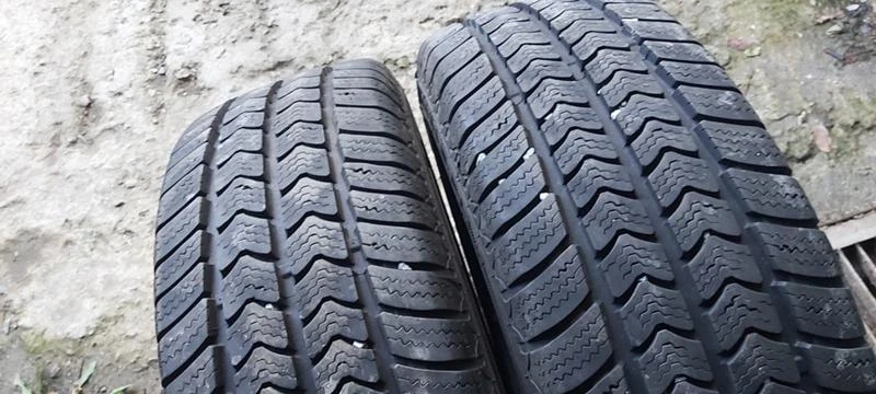 Гуми Зимни 205/65R16, снимка 2 - Гуми и джанти - 35124967