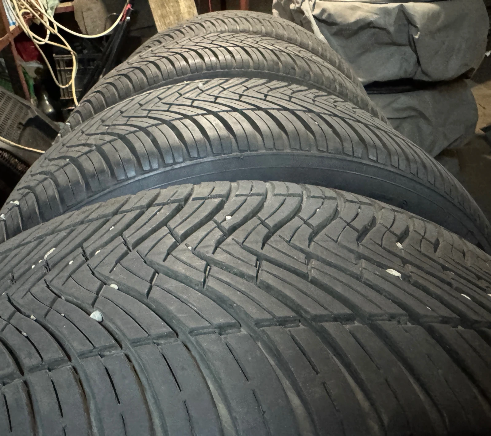 Гуми Всесезонни 235/55R19, снимка 8 - Гуми и джанти - 56718870