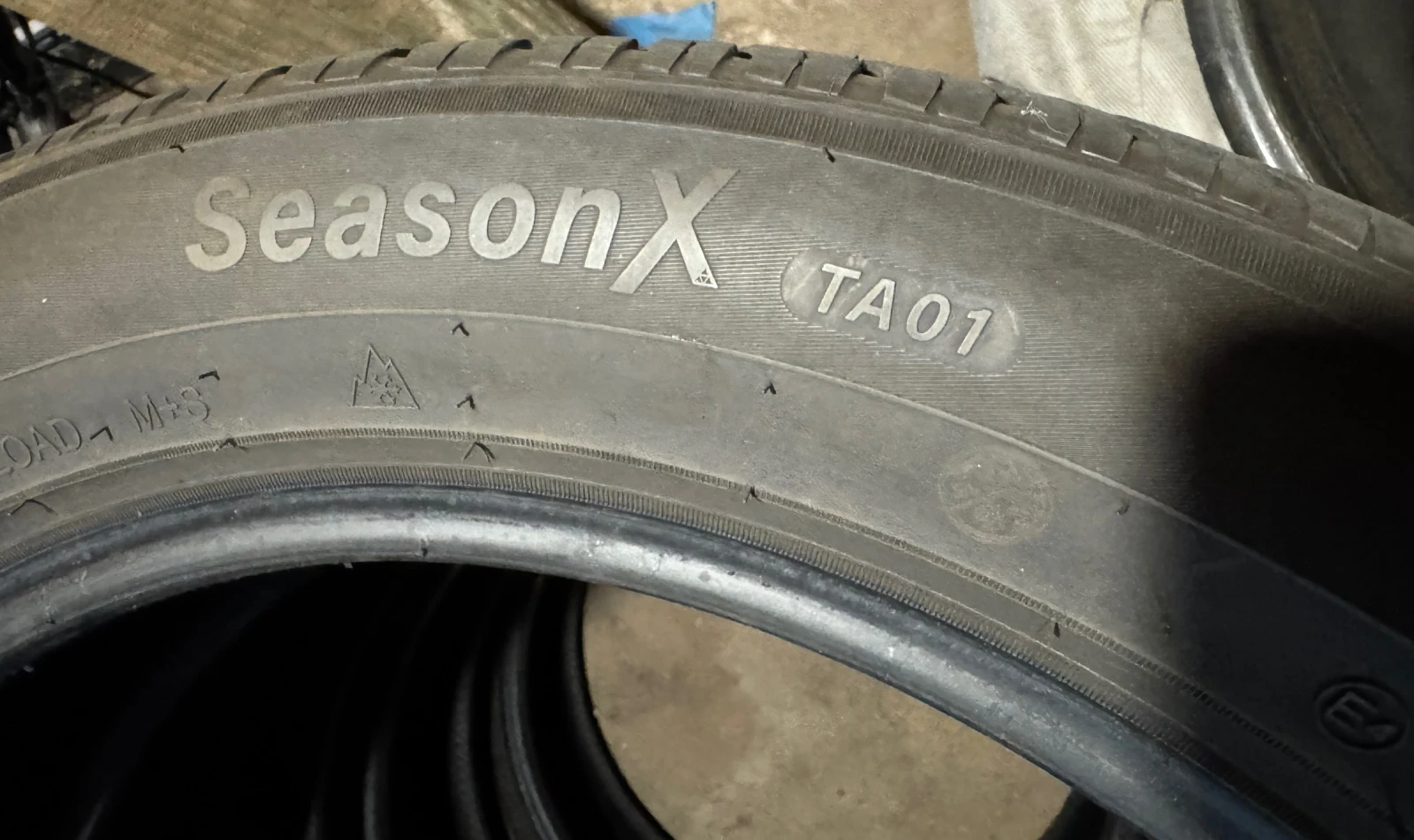 Гуми Всесезонни 235/55R19, снимка 6 - Гуми и джанти - 56718870