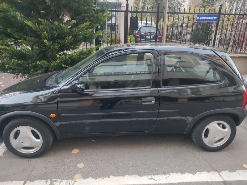 Opel Corsa 1.4Si, снимка 1 - Автомобили и джипове - 48037457