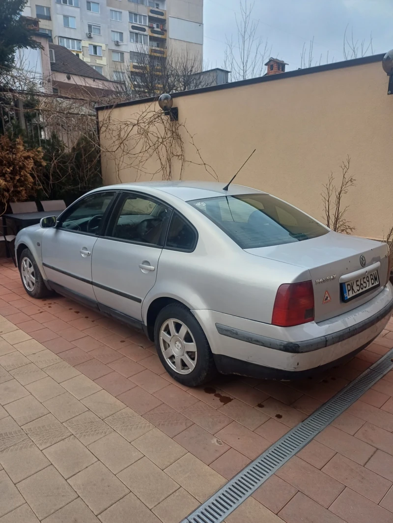 VW Passat, снимка 2 - Автомобили и джипове - 48954604