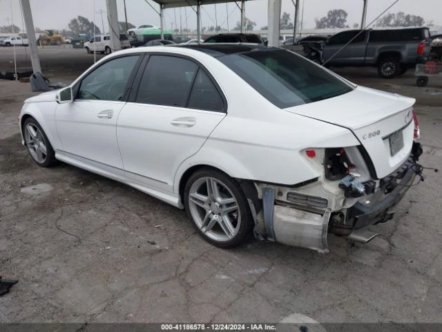 Mercedes-Benz C 300, снимка 4 - Автомобили и джипове - 48731560