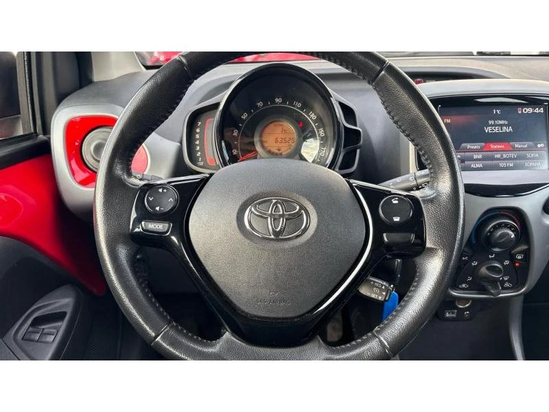Toyota Aygo 1.0 VVT-i 5MT X-CONNECT, снимка 13 - Автомобили и джипове - 52835014