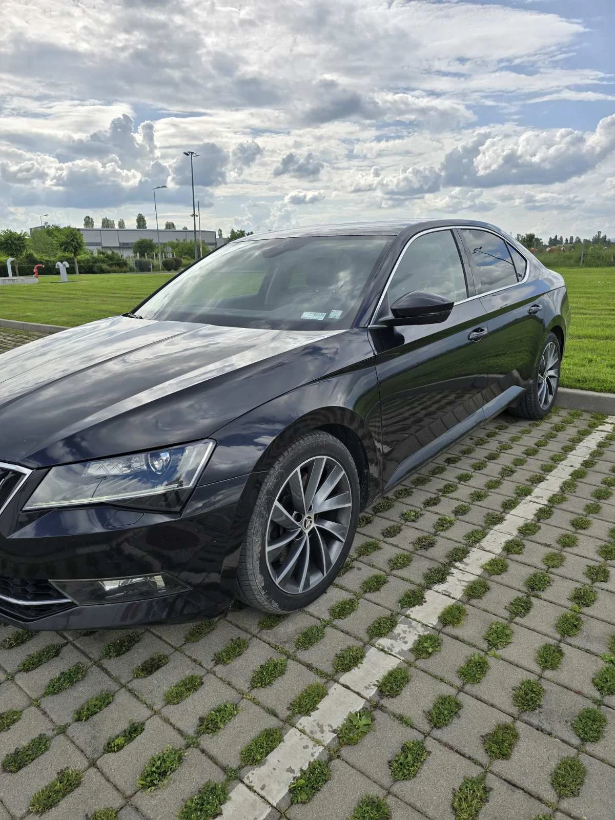 Skoda Superb L&K 2.0 TSI 272 к.с 4х4  7DSG - изображение 4