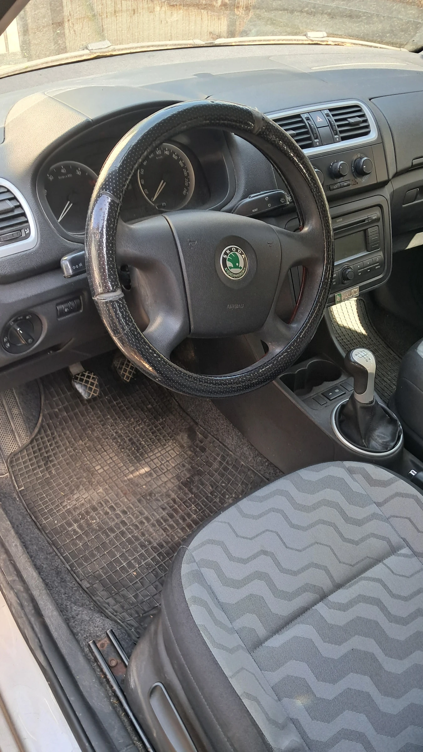 Skoda Fabia 1.4 бензин - изображение 3