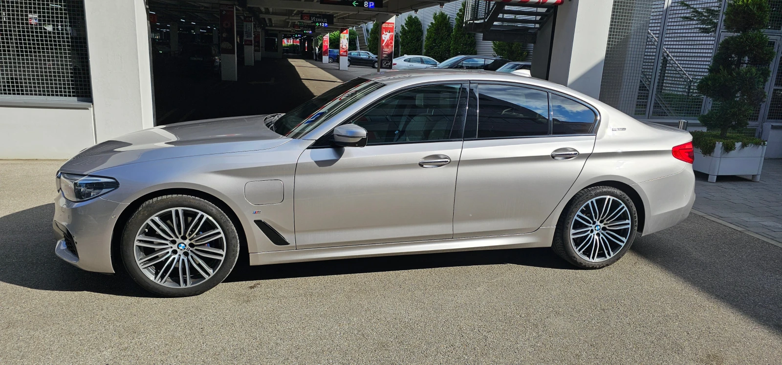 BMW 530 3.0 Plug-in хибрид - изображение 4