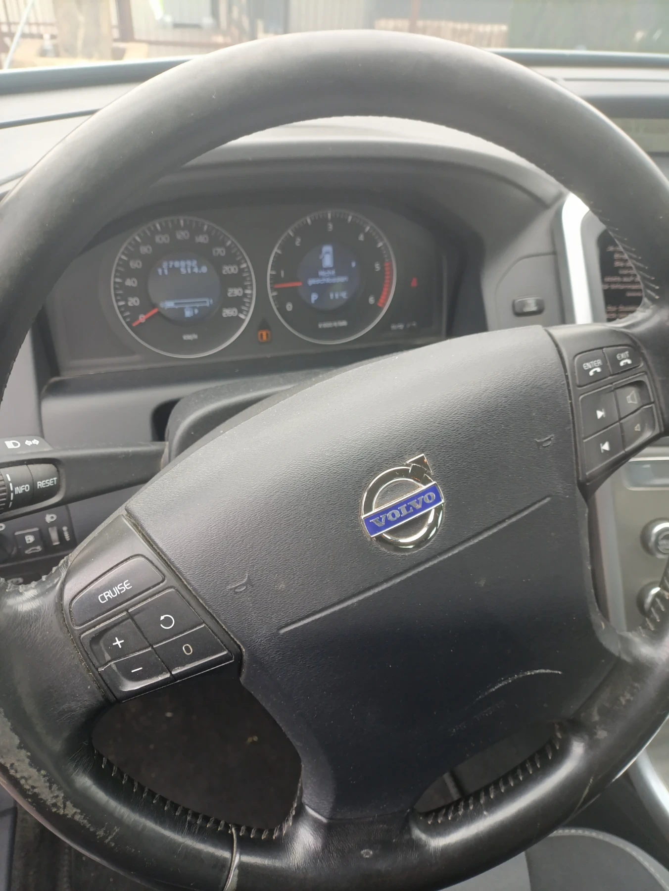 Volvo XC60 2.4d 185cv, снимка 12 - Автомобили и джипове - 53783118